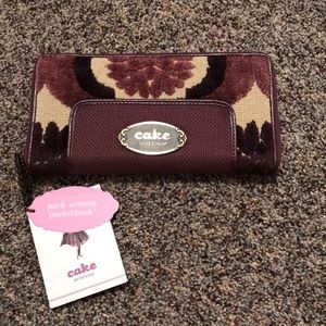 Cake by Petunia Wallet